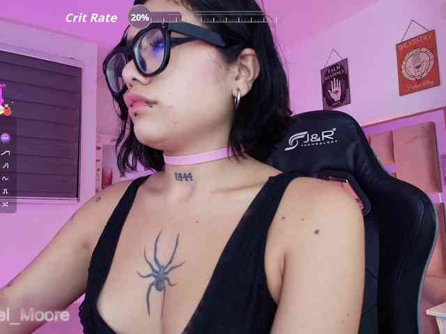 ArielMoore webcam