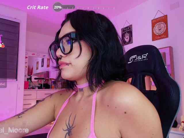 ArielMoore webcam