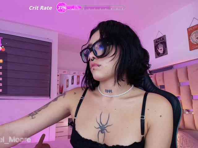 ArielMoore webcam