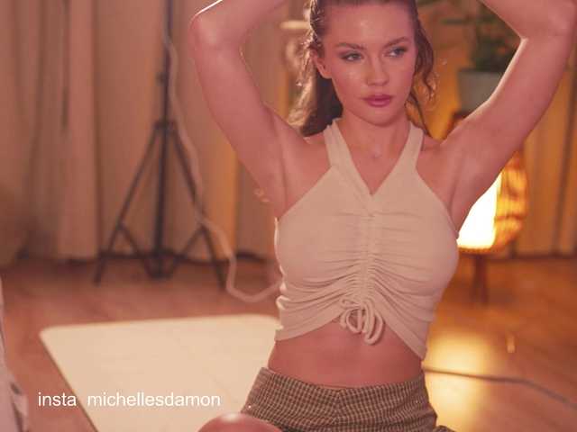 Astriad's BongaCams show and profile