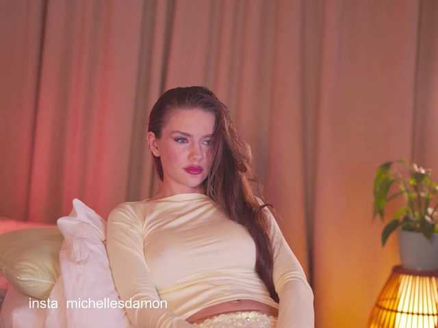 Astriad's BongaCams show and profile