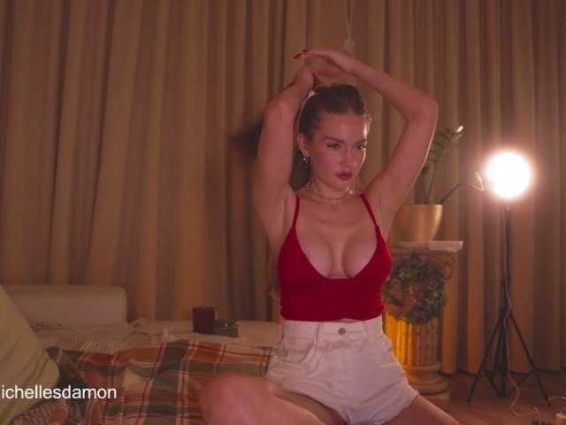 Astriad's BongaCams show and profile