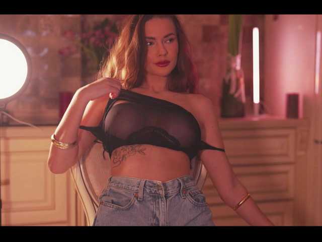 Astriad's BongaCams show and profile