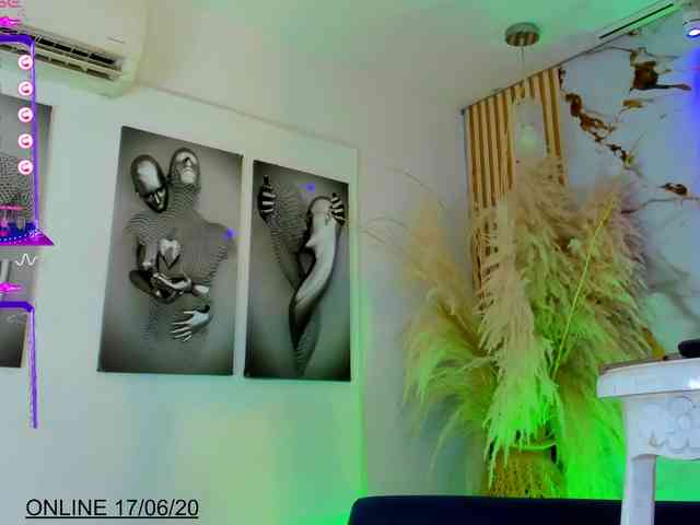 Arianna-Thonsom Live Webcam on BongaCams