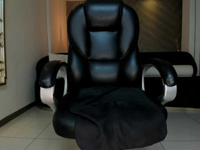  DominiqueVega chat room