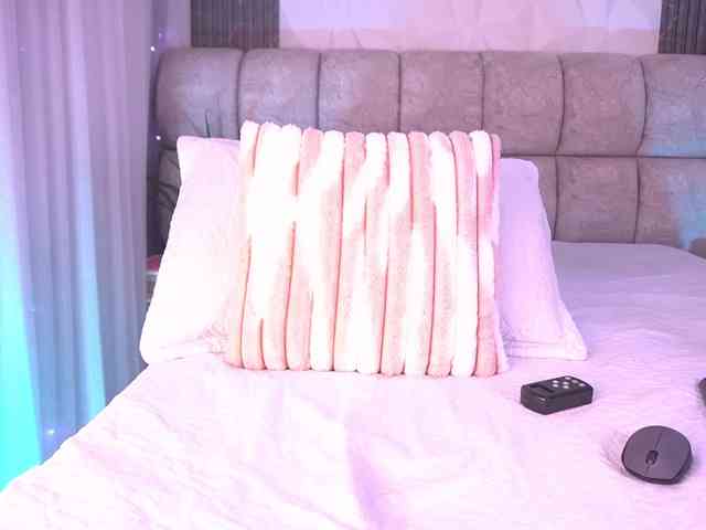 k-rioss Live Webcam on BongaCams