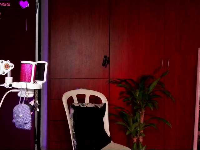 Tinamqueen's BongaCams show and profile