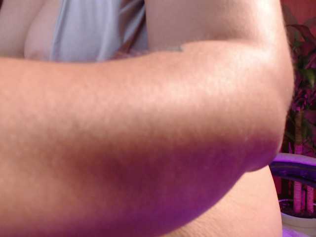 Tinamqueen's BongaCams show and profile