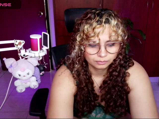 Tinamqueen's BongaCams show and profile