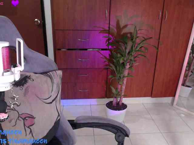 Tinaqueen1 webcam