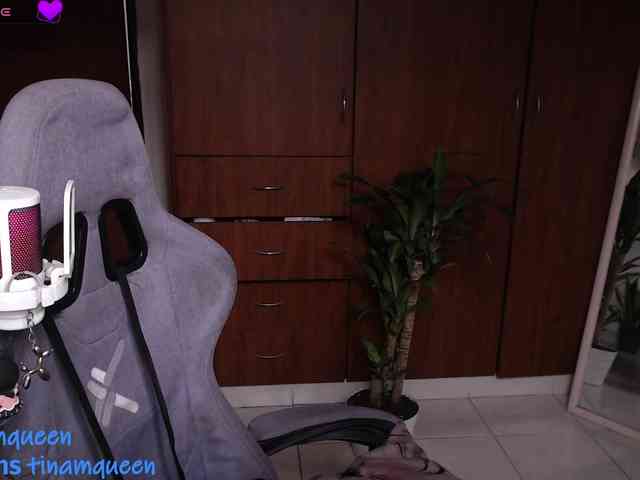 Tinaqueen1 webcam