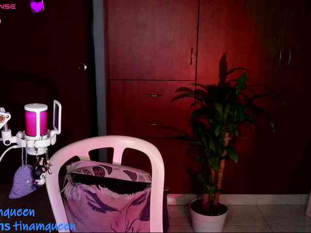 Tinamqueen Live Webcam on BongaCams