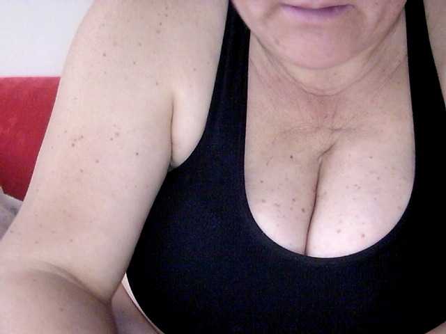 LaraXXX33's BongaCams show and profile