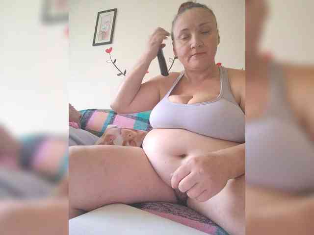 LaraXXX33 webcam