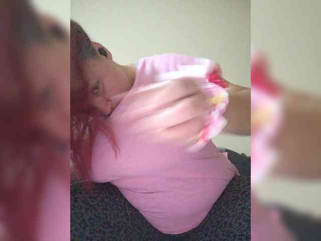 LaraXXX33 webcam