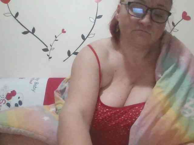 LaraXXX33 webcam