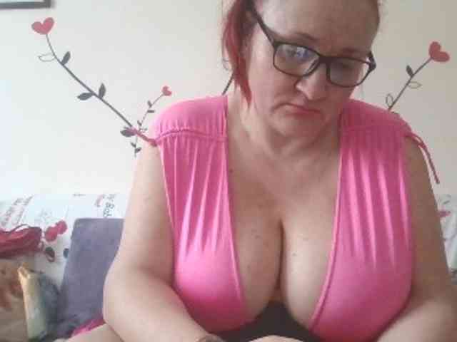 LaraXXX33 webcam