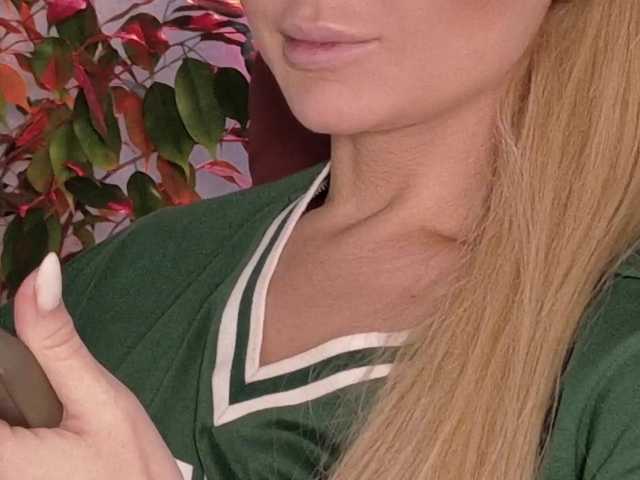 Anna-R's BongaCams show and profile