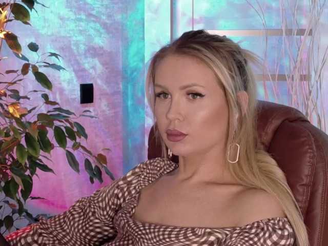 Anna-R's BongaCams show and profile