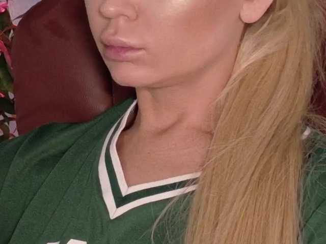 Anna-R's BongaCams show and profile