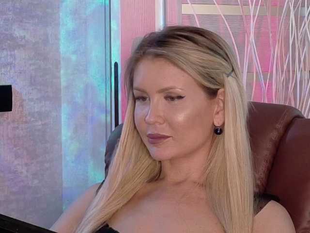 Anna-R's BongaCams show and profile