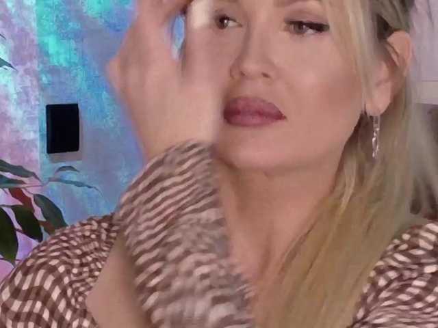 Anna-R's BongaCams show and profile