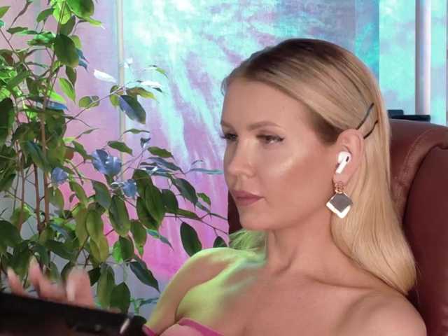 Anna-R's BongaCams show and profile