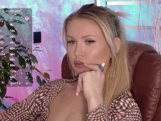 Anna-R's BongaCams show and profile