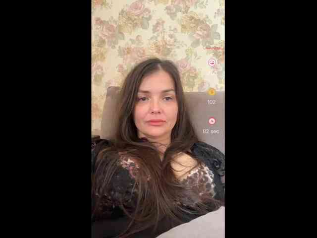 upskirt web cam KikiMilf84