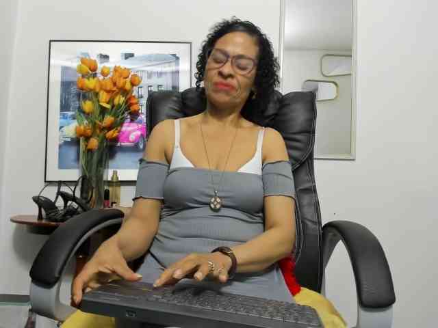 Aries-Mature webcam