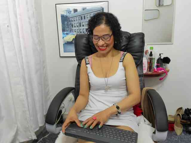 Aries-Mature webcam