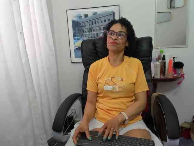 Aries-Mature webcam