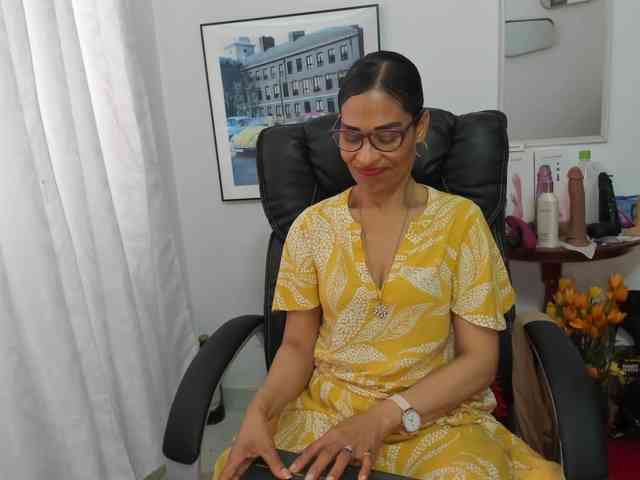 Aries-Mature webcam