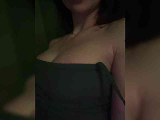 Annieisonfire webcam