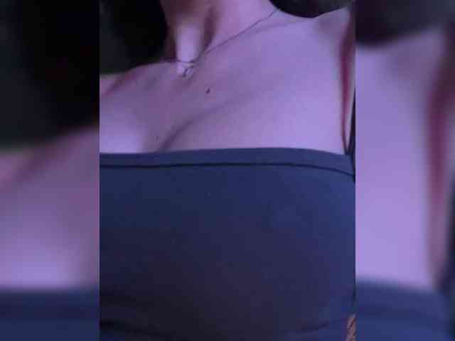 Annieisonfire webcam