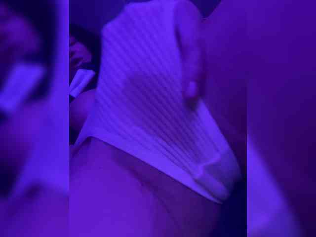 Annieisonfire Live Webcam on BongaCams