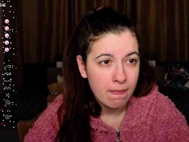 AminaBeatris13 webcam