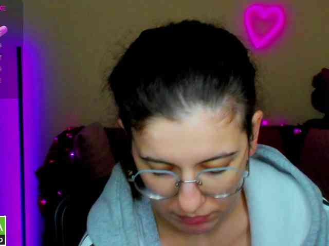 AminaBeatris13 webcam