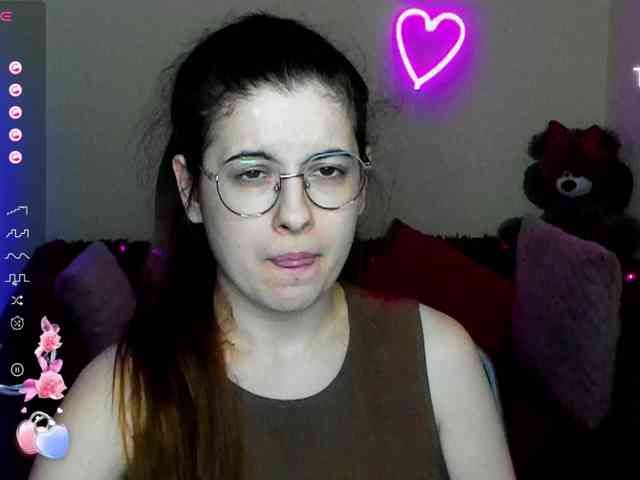 AminaBeatris13 webcam