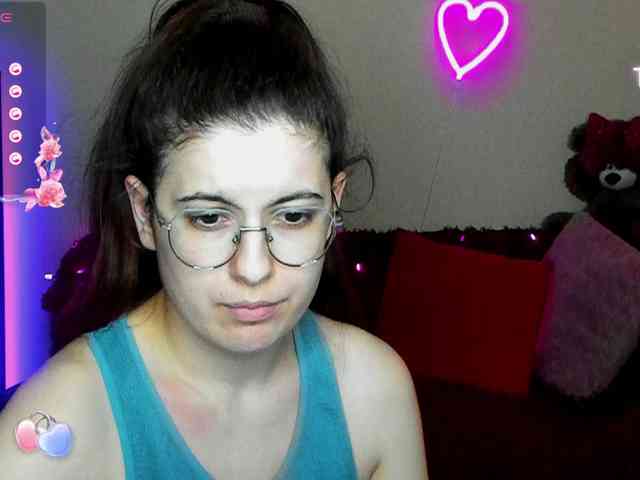 AminaBeatris13 webcam