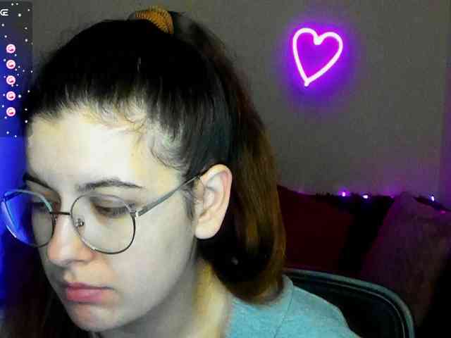 AminaBeatris13 webcam