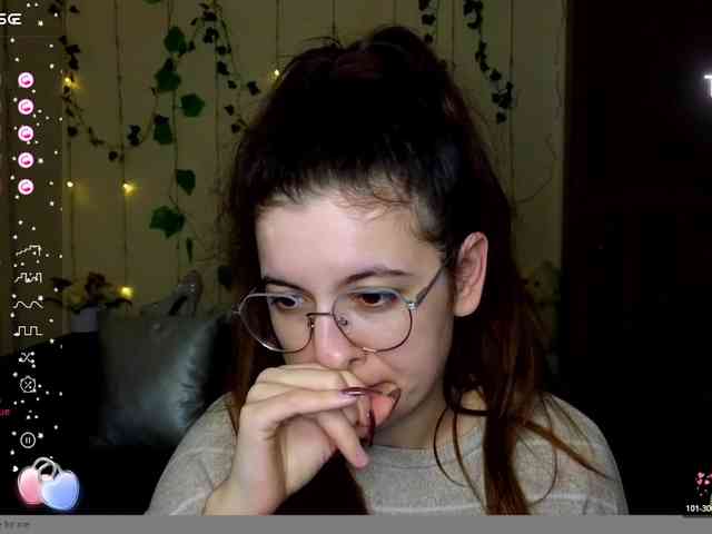 AminaBeatris13 webcam