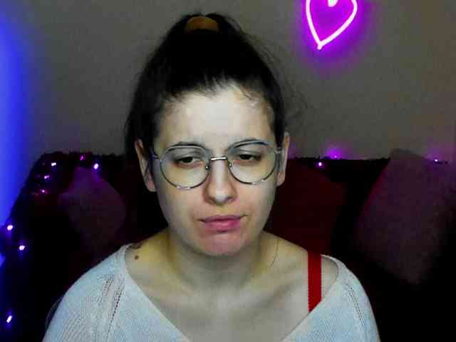 AminaBeatris13 webcam