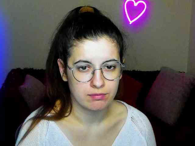 AminaBeatris13 webcam