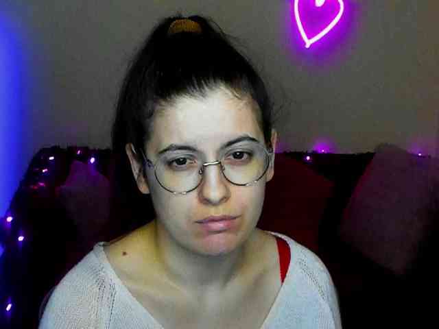 AminaBeatris13 webcam