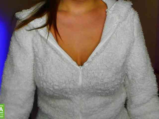 AminaBeatris13 webcam