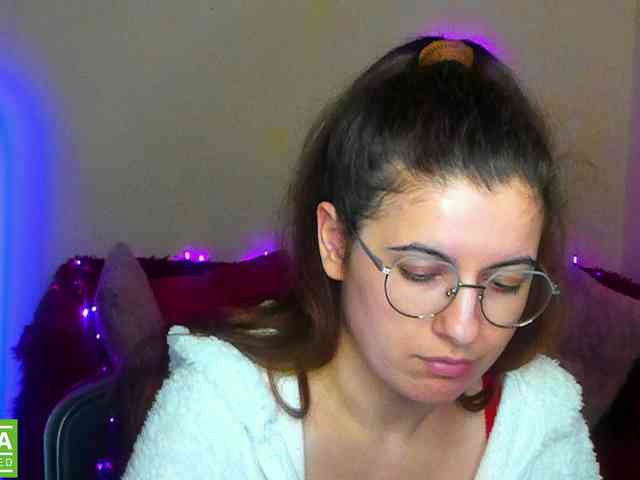 AminaBeatris13 webcam