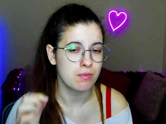 AminaBeatris13 webcam