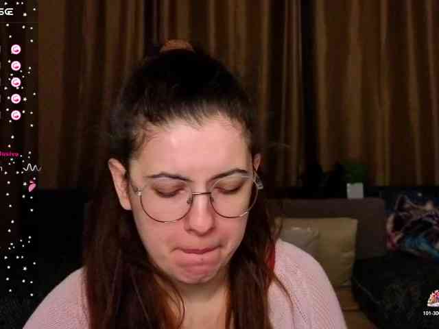 AminaBeatris13 webcam