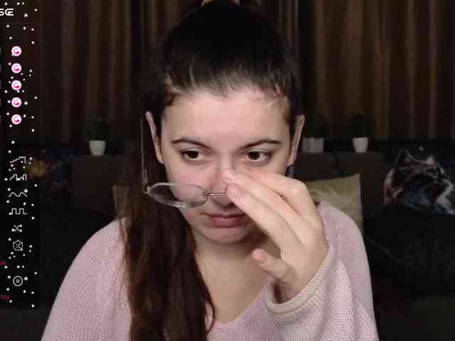 AminaBeatris13 webcam